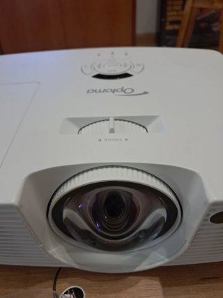 Proyector Optoma para cine y videojuegos