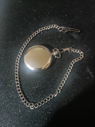 Reloj de Bolsillo Plateado con Cadena