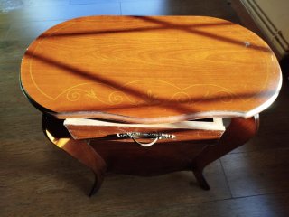 Mesita auxiliar de madera con cajón