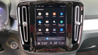 VOLVO XC40 2.0 B3 MHEV PLUS DARK DCT 5P