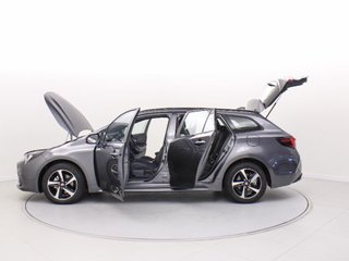 TOYOTA COROLLA TOURING SPORTS 140H E-
