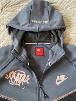 Chaqueta deportiva Nike con capucha