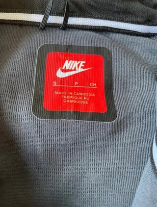 Chaqueta deportiva Nike con capucha