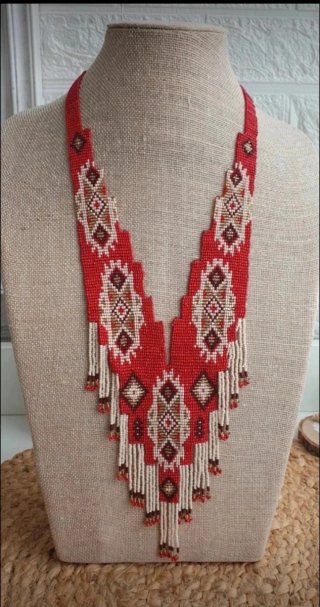 Collar de abalorios hecho a mano