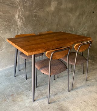 Mesa comedor industrial y 4 sillas