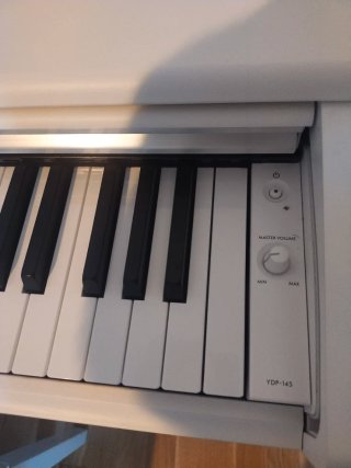 Pianoforte digitale Yamaha Arius bianco