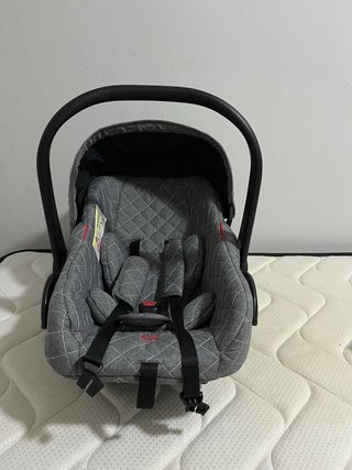 Silla de coche para bebé gris