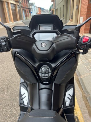Yamaha XMAX Tech MAX 300 Negra