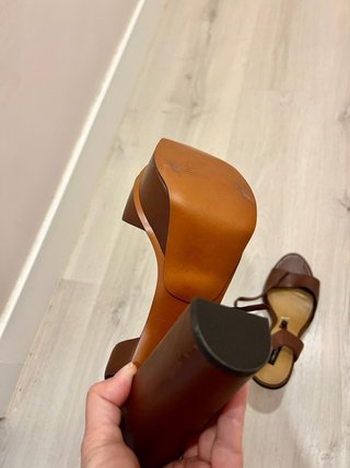 Sandalias de piel Charles & Keith marrones