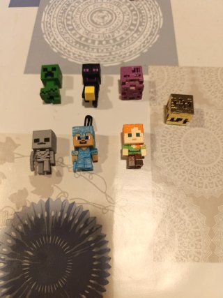 Figuras Minecraft Kinder Joy