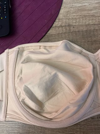 Sujetador sin tirantes beige. Talla 95C.