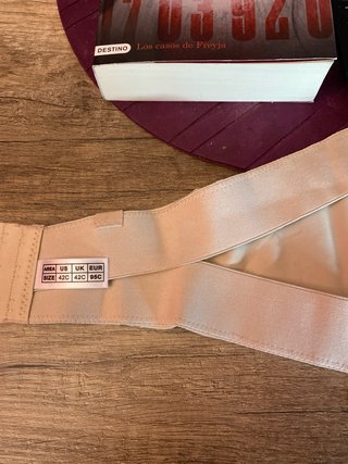 Sujetador sin tirantes beige. Talla 95C.