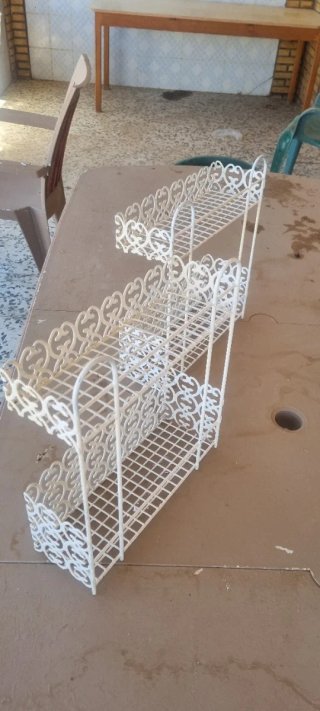 Scaffali metallici bianchi a 3 livelli