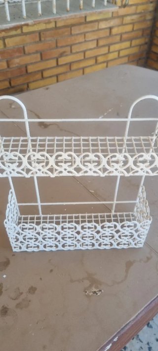 Scaffali metallici bianchi a 3 livelli