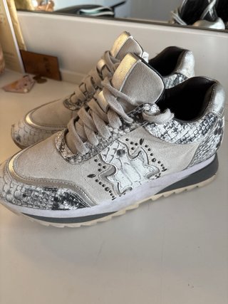 Zapatillas Alma en Pena Piel Beige/Plata Talla 38