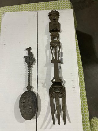 Forchetta e cucchiaio antichi decorati