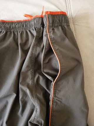 Bañador hombre gris con detalles naranja