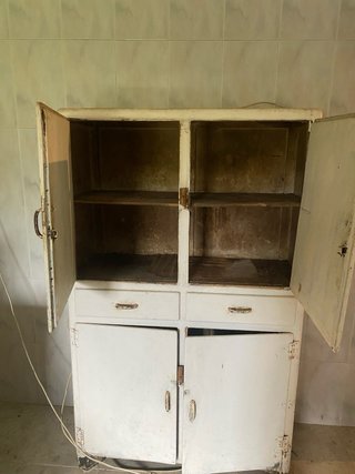 Armario antiguo de madera para restaurar año 1902