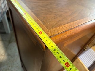 Cómoda de comedor de castaño