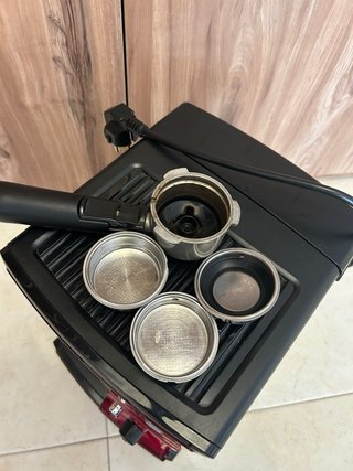 Cafetera Oster PrimaLatte Roja