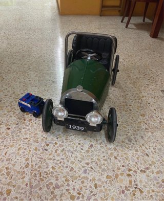 Coche de pedales clásico verde 1939