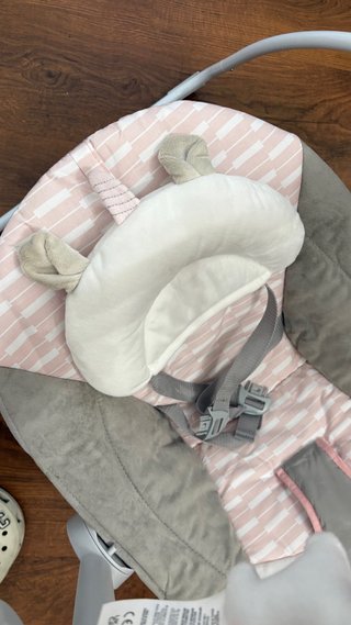 Mecedora bebé niña Ingenuity