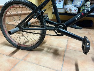 Bicicleta BMX Shark Nero e Rosso