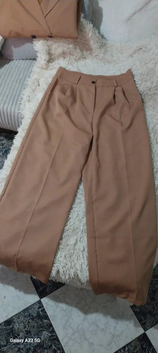 Conjunto chaqueta y pantalon, nuevo sin estrenar.