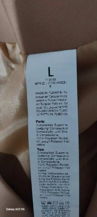 Conjunto chaqueta y pantalon, nuevo sin estrenar.