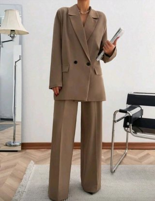 Conjunto chaqueta y pantalon, nuevo sin estrenar.