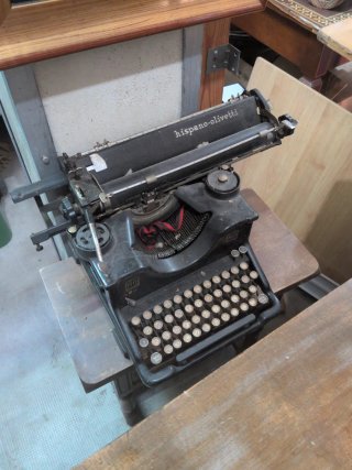 Máquina de escribir Hispano-Olivetti