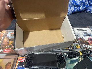 Sony PSP + Lote de 13 Juegos