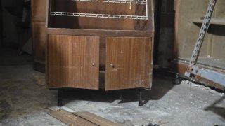 Aparador de fusta i metall