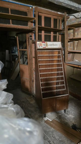 Aparador de fusta i metall