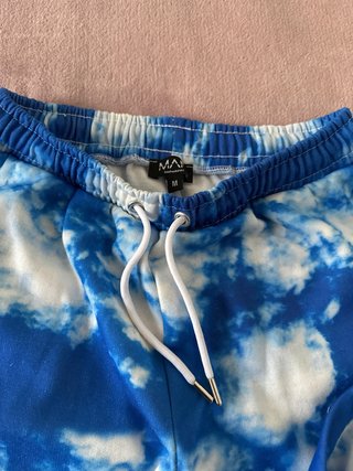 Conjunto Chándal BoohooMAN Nubes Talla M