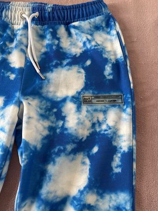 Conjunto Chándal BoohooMAN Nubes Talla M