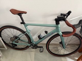 Bicicleta gravel bh carbono toda din estrenar