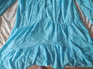 Vestido azul bordado. Es fresquito y muy bonito.