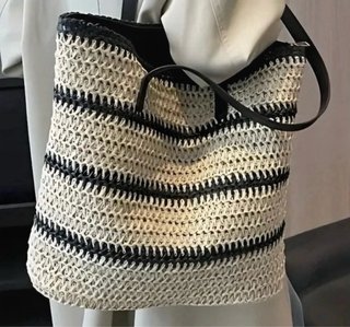 Bolso de paja beige con rayas negras