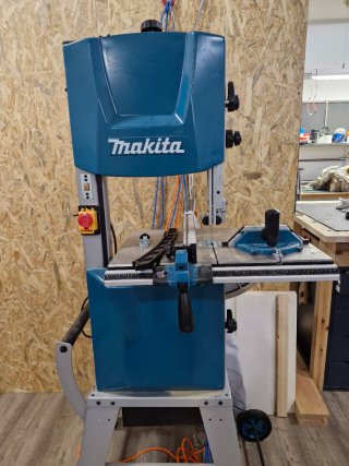 Sierra de Cinta Makita LB1200F