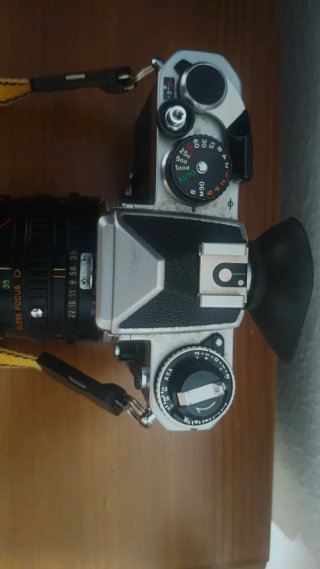 Cámara Analógica Nikon FE + Teleobjetivo