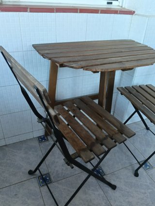 Mesa y 2 Sillas Plegables Madera y Metal