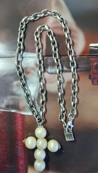 Collar Cruz Perlas Uno de 50 Plata