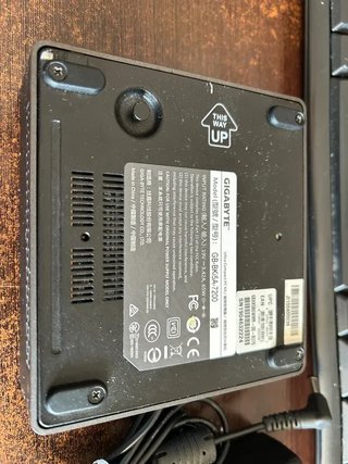 Gigabyte BRIX GB-BKi5A-7200 Mini PC Core i5