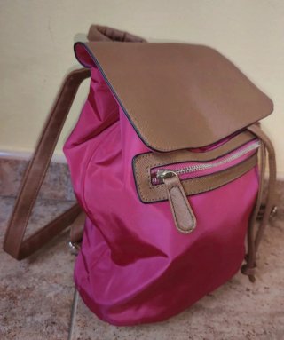 Mochila rosa y marrón