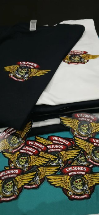 Camisetas VIEJUNOS Skaters Family