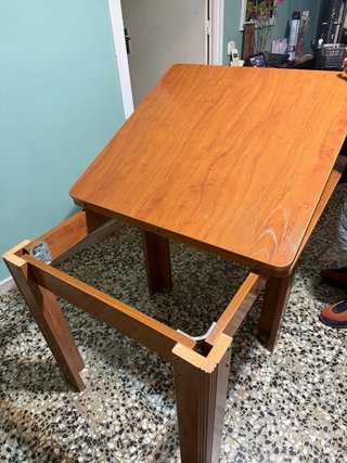 Mesa de comedor de madera