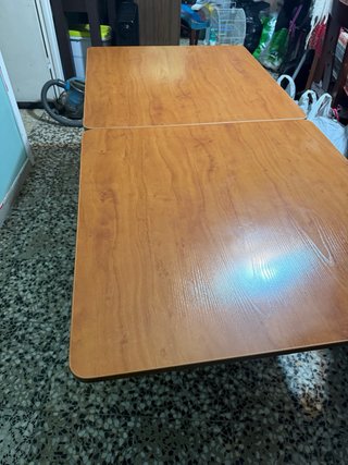 Mesa de comedor de madera