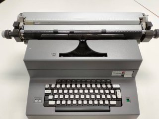 Máquina de escribir antigua Olivetti Editor 4C