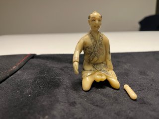 Netsuke tallado en hueso o marfil